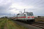 146 562-4 DB als IC 2037 (Linie 56) von Norddeich Mole nach Leipzig Hbf fährt in Niemberg auf der Bahnstrecke Magdeburg–Leipzig (KBS 340).