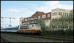 103132 ist hier am 29.4.2001 mit einem Interregio um 11.20 Uhr in Melle vor dem dortigen Automuseum auf dem Weg nach Berlin.