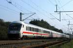 IC 2024 mit Steuerwagen voraus bei Diepholz auf der Fahrt nach HH-Altona, geschoben von einer 101er, 10.09.10