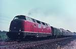 220 066-5 hat am 31.08.1974 Rheine verlassen und sich mit einem Eilzug auf den Weg Richtung Emden gemacht.