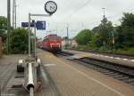 111 138-4 erreicht mit einem RE nach Münster den Bahnhof Aschendorf (31.05.2015).