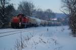 294 874-3 durchfhrt mit der berlangen bergabe FZT 54358 Paderborn Gbf - Ottbergen das von dem Schneegestber am Wochenende gezeichnete Bad Driburg, B Allee Bad Drburg 06.12.2010.