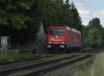 Was aus Anrath, hier die 185 630-1 Lz von RheinCargo gen Viersen fahrend am BÜ Süchtelner Straße.3.8.2017