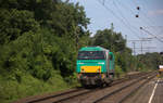 272 405-2 von Vossloh kommt als Lokzug aus Oberhausen-West nach Duisburg-Rheinhausen-Ost-Gbf und fährt gleich in den Güterbahnhof von Duisburg-Rheinhausen-Ost ein.