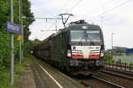 193 862 von MRCE(Vectron) kommt mit einem Kohlenleerzug aus Neunkirchen(Saar) nach Moers(Gbf) und kommt aus Richtung Duisburg-Hochfeld-Süd und fährt durch Duisburg-Rheinhausen-Ost in