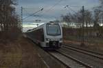 Abellio Triebwagen ET 25 2212 kommt in Anrath als RB 35 eingefahren.
Der Zug ist auf dem Weg nach Mönchengladbach Hbf und kommt gerade von der Station Forstwald. 3.2.2017