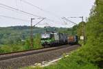 ELL 193 830, vermietet an TX Logistik, mit KLV-Zug in Richtung Paderborn (bei Altenbeken, 23.05.19).