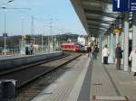 Die Ardey-Bahn aus Dortmund fhrt in den neuen Iserlohner Stadtbahnhof ein.