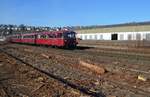 Am 24.02.2018 ist die 4-teilige AKE Schienenbusgarnitur mit einer Sonderfahrt auf dem Weg nach Willingen und verlässt soeben den Bahnhof Arnsberg.