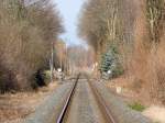 Hier kann man den Zug weder übersehen noch überhören denn hier wird oft gepfiffen da hier viele Bahnübergange nur mit Andreaskreuz gesichert sind.