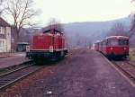 Zugkreuzung in Binolen am 20.03.1984 mit 290 081 und 798 516