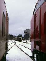 Blick auf 212 272 zwischen 218 138 und 215 031 am 18.02.1990 in Winterberg