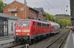 Seit dem 03.10.2022 verkehrt nach monatelangem Schienenersatzverkehr wieder ein Zug von Letmathe nach Iserlohn. Am ersten Betriebstag ist die 111 168-1 mit einem Steuerwagen in Letmathe angekommen.