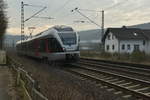 Bei Lennhausen fährt der 426 105 von Abellio die Sieg-Strecke hinunter.11.2.2017