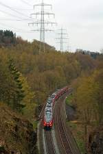 442 253 / 753 und 442 258 / 758 (zwei gekuppelte 4-teilige Tallent 2) als RE 9 (rsx - Rhein-Sieg-Express)  Aachen - Köln - Siegen überquert hier am 21.04.2013 kurz vor dem 32 m langen Mühlburg-Tunnel (wird auch Mühleberg-Tunnel genannt) in Scheuerfeld / Sieg die Sieg um sie (die Sieg) gleich hinter dem Tunnel wieder zu überqueren. .Die Fahrtrichtung ist Siegen, der nächte Halt ist Betzdorf/Sieg.