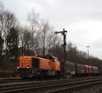 BAHNHOF HERDORF/HELLERTAL/HELLERTALBAHN MIT G 1700-DIESELLOK  Diesellok G 1700 BB der KREISBAHN SIEGEN-WITTGENSTEIN mit Güterzug hat am 23.1.2018  unter dem alten Flügelsignal auf dem