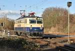 LZ kommt die D-CBB 9180 1042 520-8 am Bü Blumenstraße in Grevenbroich gen Käln durchgefahren. 5.3.2018