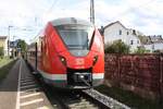 Der Triebwagen 1440 230/730 auf dem RE 8 (Mönchengladbach - Köln - Koblenz) beim Halt in Niederdollendorf in Richtung Koblenz.

Niederdollendorf
26.07.2020