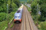 242.502/182 502-5  ZURG  von Hectorrail kommt aus Richtung Kln mit einem Kuzen LKW-Zug aus Helsingborgs Central(S) nach Trier-Ehrang-Nord(D) und fhrt in Koblenz auf der Rechte Rheinstrecke KBS 465