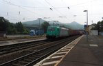 Die 185 607-9 der Crossrail mit einem Güterzug durch Königswinter in Richtung Köln.