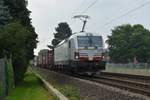 193 818 zog einen Containerzug durch Grevenbroich gen Köln.