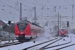 In diesen Tagen dürfen sich die 1440 in ihrem ersten richtigen Winter beweisen und fahren auch sehr zuverlässig. Hier erreicht 1440 229 den Bahnhof Grevenbroich während 1440 223 den Bahnhof gerade verlässt.

Grevenbroich 08.02.2021