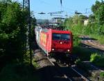 Nicht nur das Wetter war heiß sondern auch einige Loks ;D 185 586-5 Heizprofi heizte am 27.5.17 mit einer kalten 187er von Rheincargo und einem Kesselwagenzug durch Bad Honnef gen Norden.