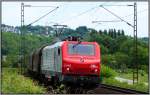 Eine Franzsin auf Abwegen.Die Prima Lok der CB Rail mit Gterfracht am Haken 
fhrt rechtsrheinisch hinauf ins Ruhrgebiet.Hier bei Erpel im Juni 2013.