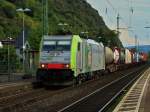 486 504 der BLS am 19.09.2014 mit einem Containerzug am Haken bei der Durchfahrt in Rheinbrohl auf der rechten Rheinseite richtung Norden.