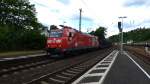 Die 185 142-7 der DB mit einem Güterzug durch Linz (A.M. Rhein) in Richtung Koblenz, DEN 20.06.2015