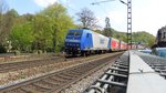 Die 145-CL-205 (205) der RBH mit einem Güterzug durch Königswinter in Richtung Köln-Gremberg, DEN 01.05.2016
