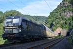 MRCE BR 193 875-2  Connecting Europe  hat am frühen Morgen des 21.06.2018 gerade ihren Güterzug, von St. Goarshausen kommend, aus dem Loreley Tunnel gezogen.