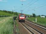 Railion 185 175-7 mit einem gemischten Gterzug Richtung Koblenz, bei Hattenheim; 04.08.2009