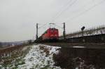 DB 140 678-4 mit einem gemischten Gterzug Richtung Wiesbaden, bei Erbach (Rheingau); 24.12.2009