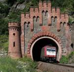 185 591-5 mit einem KLV am Loreleytunnel 4.8.12