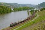 Nach Wegfall der 103-er Leistungen sorgt die 140 438 der BayernBahn noch für Bundesbahn-Atmosphäre im Rheintal.