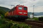 Oldis but goldies, die 110 169-0 mit einem Zug aus Wagen der Firma Schweerbau so wie einem Messwagen und am Zugschluß die 714 009 ist hier linksrheinisch an der Bopparder Hamm am