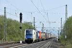 WLC 1216 951 mit KLV-Zug auf der linken Rheinstrecke in Richtung Kln (Urmitz, 12.04.18).  