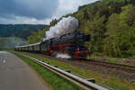 Durch die Eifel nach Gerolstein ging es am 01.05.2018 mit DPE 61936 der von 01 202 gezogen wurde. Hier befand sich der Zug kurz vor dem Bahnhof Daufenbach.