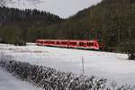 Am 28.02.2020 hat 620 016/516 mit seinem RE von Köln nach Trier gleich den Bahnhof Urft (Steinfeld) erreicht.