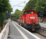 265 031-5 DB kommt als Lokzug aus Aachen-Rothe-Erde nach Stolberg-Rheinland-Gbf  und kommt aus Richtung Aachen-Rothe-Erde und fährt durch Aachen-Eilendorf in Richtung Stolberg-Hbf(Rheinland).
Aufgenommen vom Bahnsteig 2 in Aachen-Eilendorf. 
Bei Sommerwetter am 23.7.2018.