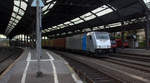 186 458-6 von Crossrail  kommt aus Richtung Aachen-West,Aachen-Schanz mit einem  MSC-Containerzug aus Antwerpen-Krommenhoek(B) nach Germersheim(D) und fährt durch Aachen-Hbf in Richtung