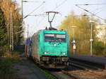 185 613-7 von Crossrail kommt aus Richtung Mönchengladbach-Hbf,Rheydt-Hbf,Wickrath,Beckrath,Herrath mit einem langen Autozug aus Pirna Gbf(D) nach Aachen-West,Zeebrugge(B) und fährt durch