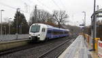 Ein Holländischer Regionalzug aus Aachen-Hbf(D) nach Maastricht(NL) und kommt aus Richtung Aachen-West,Laurensberg,Richterich und fährt durch Kohlscheid in Richtung Herzogenrath.