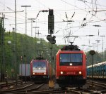 185 597-2 von Crossrail steht in Aachen-West mit einem langen MSC-Containerzug aus Antwerpen-Berendrecht(B) nach (Weil Am Rhein) und wartet auf die Abfahrt nach Aachen-Hbf,Kln, und auf dem Nebengleis