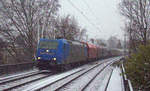 185 510-5 von Railtraxx kommt aus Richtung Aachen-West mit einem Coilzug aus Genk-Goederen(B) nach Linz-Voestalpine(A) und fährt durch Aachen-Schanz in Richtung