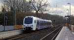 Ein Holländischer Regionalzug aus Aachen-Hbf(D) nach Maastricht(NL) und kommt aus Richtung Aachen-West,Laurensberg,Richterich und fährt durch Kohlscheid in Richtung Herzogenrath. Aufgenommen von Bahnsteig 2 in Kohlscheid. 
Bei Sonne und Wolken am Kalten Nachmittag vom 29.1.2019.
 Und das ist mein 9600tes Bahnbild bei http://WWW.Bahnbilder de