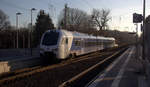 Ein Holländischer Regionalzug aus Aachen-Hbf(D) nach Maastricht(NL) und kommt aus Richtung Aachen-West,Laurensberg,Richterich und fährt durch Kohlscheid in Richtung Herzogenrath.