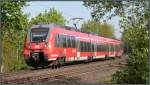 Die 442 760 plustert ihrer Hamsterbacken auf und legt sich elegant in den Gleisbogen bei Rimburg (Übach Palenberg).Gesichtet und bildlich festgehalten an der Kbs 485 am 16.April 2014.