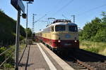 Auf ihrer dritten Rundfahrt vom Aachen Hbf nach Aachen Hbf kommt mir die AKE E10 1309 mit ihrem Rheingoldsonderzug in reinster TEE-Optik habe ich sie dann etwas ungünstig vom Richtungsgleis